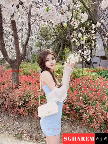 XiaoHong-小红 【4085】 Profile Thumbnail Image